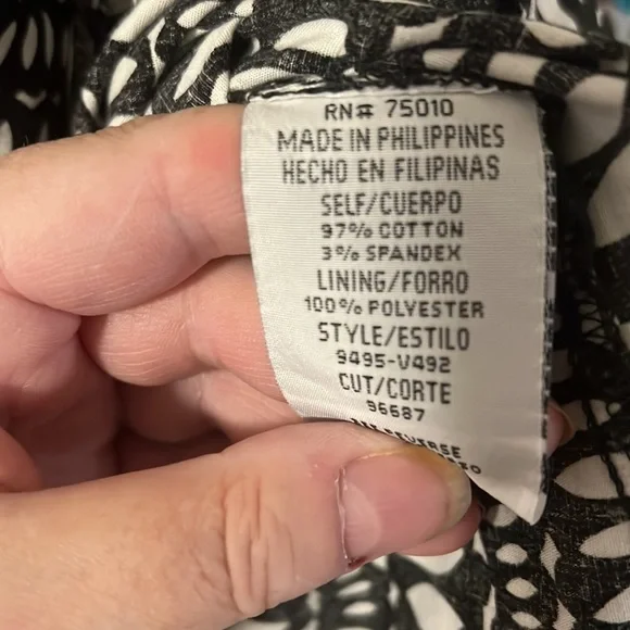 An awesome summer dress in black and white Made by Ricki’s and a size 14 - Picture 7 of 7